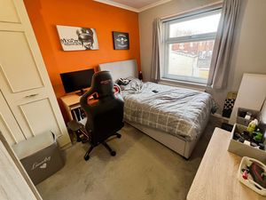 Bedroom- click for photo gallery